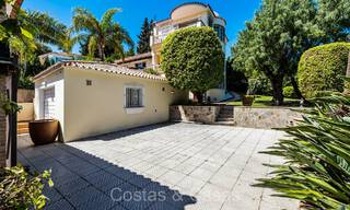 Villa española en venta a poca distancia de todo en Nueva Andalucía, Marbella 74416 
