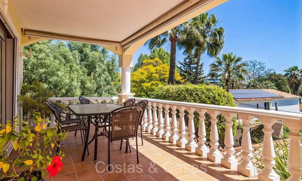 Villa española en venta a poca distancia de todo en Nueva Andalucía, Marbella 74417