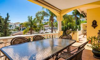 Villa española en venta a poca distancia de todo en Nueva Andalucía, Marbella 74418 