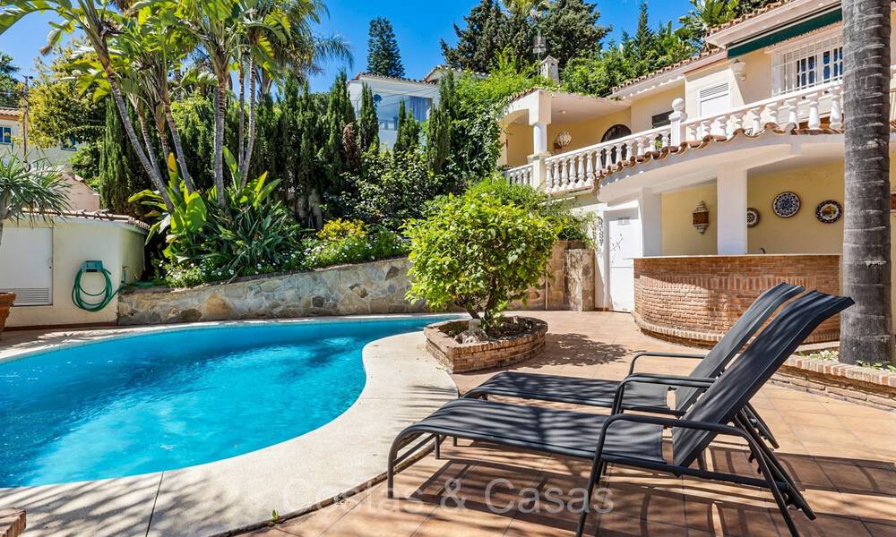 Villa española en venta a poca distancia de todo en Nueva Andalucía, Marbella 74419