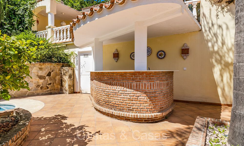 Villa española en venta a poca distancia de todo en Nueva Andalucía, Marbella 74421