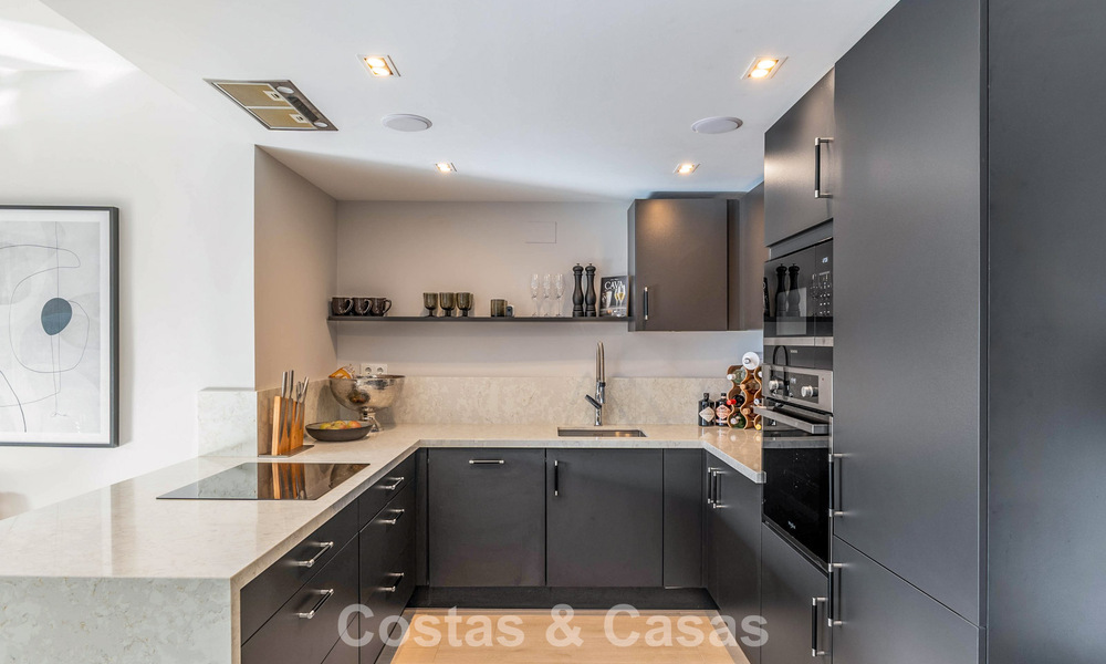 Apartamento contemporáneo reformado a poca distancia de todos los servicios y de la playa en Nueva Andalucía, Marbella 74646