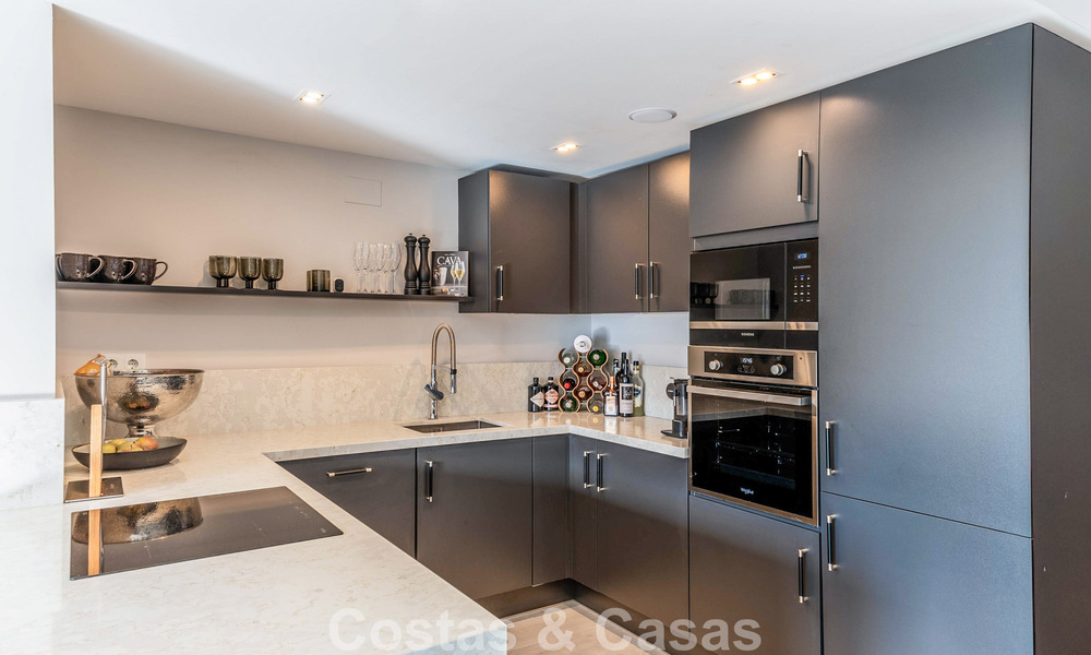 Apartamento contemporáneo reformado a poca distancia de todos los servicios y de la playa en Nueva Andalucía, Marbella 74647