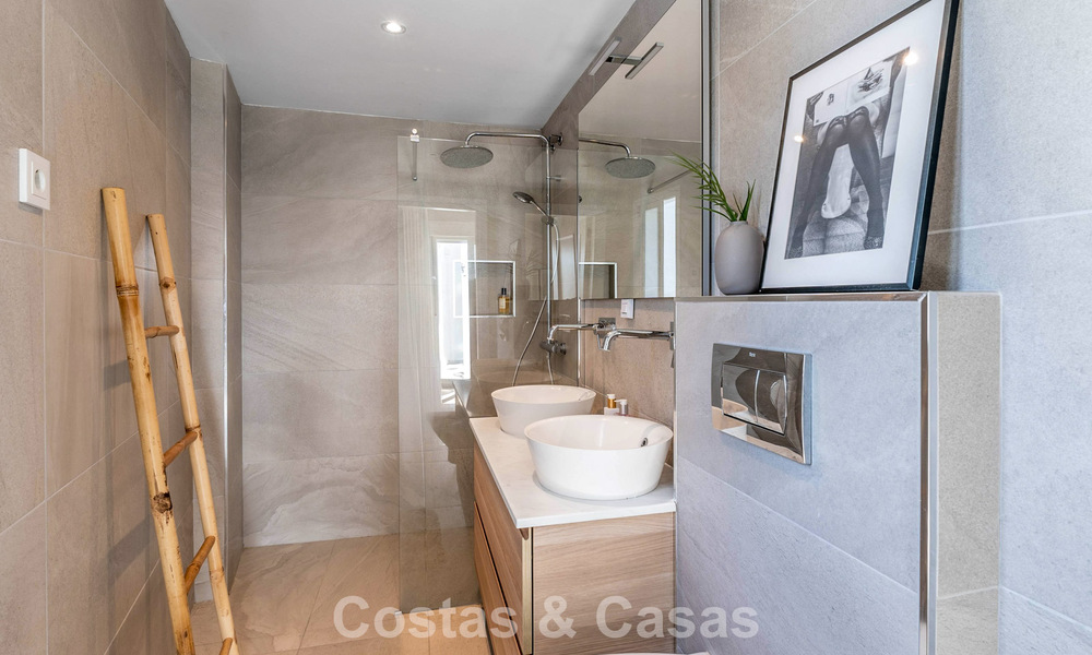 Apartamento contemporáneo reformado a poca distancia de todos los servicios y de la playa en Nueva Andalucía, Marbella 74659