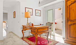 Amplia casa en venta, con amplias zonas exteriores en un complejo cerrado en Nueva Andalucía, Marbella 74666 