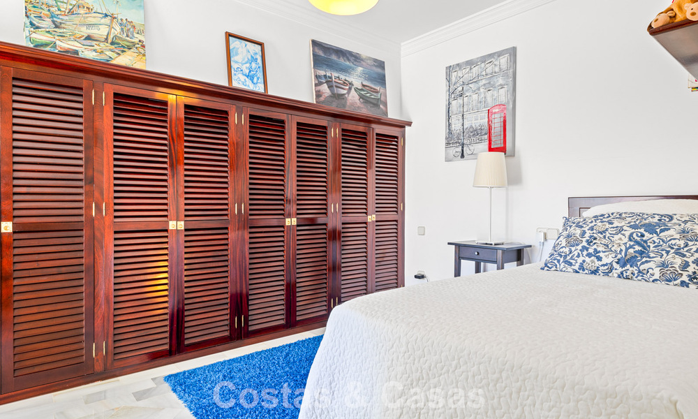 Amplia casa en venta, con amplias zonas exteriores en un complejo cerrado en Nueva Andalucía, Marbella 74667