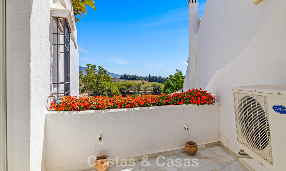 Amplia casa en venta, con amplias zonas exteriores en un complejo cerrado en Nueva Andalucía, Marbella 74668