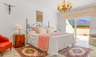 Amplia casa en venta, con amplias zonas exteriores en un complejo cerrado en Nueva Andalucía, Marbella 74671 