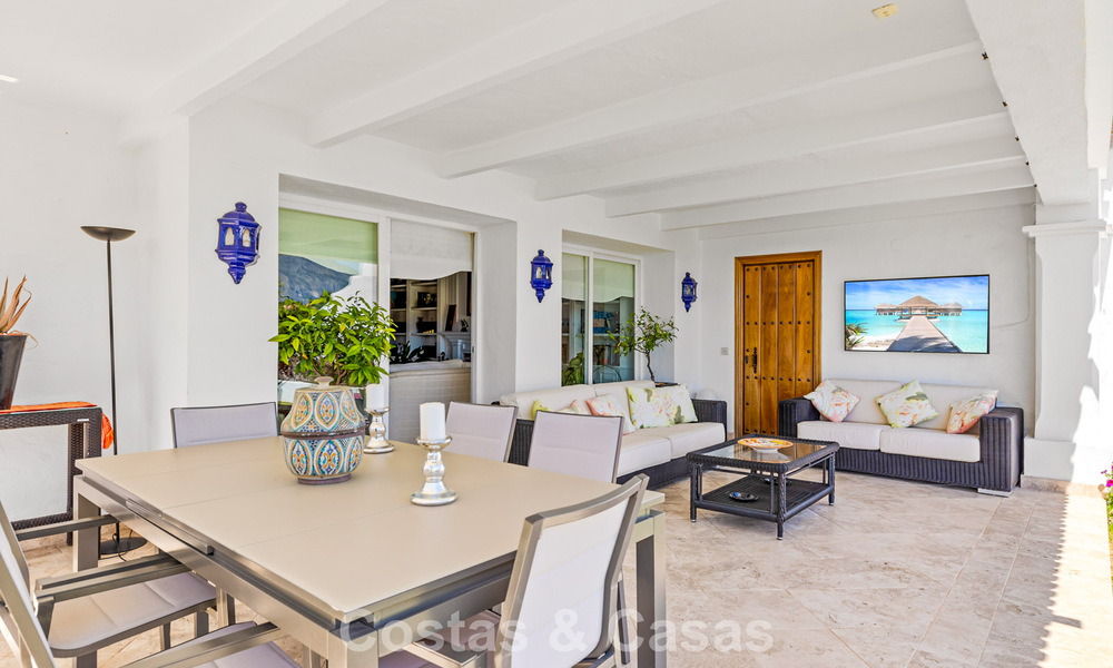 Amplia casa en venta, con amplias zonas exteriores en un complejo cerrado en Nueva Andalucía, Marbella 74675