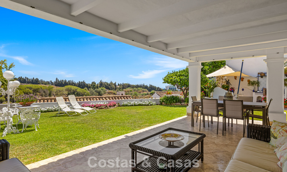 Amplia casa en venta, con amplias zonas exteriores en un complejo cerrado en Nueva Andalucía, Marbella 74677