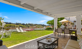 Amplia casa en venta, con amplias zonas exteriores en un complejo cerrado en Nueva Andalucía, Marbella 74677 