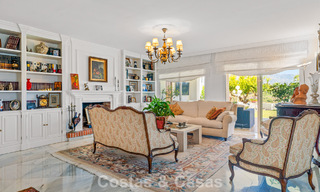 Amplia casa en venta, con amplias zonas exteriores en un complejo cerrado en Nueva Andalucía, Marbella 74678 