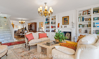 Amplia casa en venta, con amplias zonas exteriores en un complejo cerrado en Nueva Andalucía, Marbella 74680 