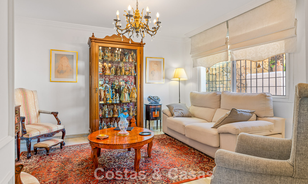 Amplia casa en venta, con amplias zonas exteriores en un complejo cerrado en Nueva Andalucía, Marbella 74683