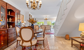 Amplia casa en venta, con amplias zonas exteriores en un complejo cerrado en Nueva Andalucía, Marbella 74686 
