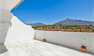 Amplia casa en venta, con amplias zonas exteriores en un complejo cerrado en Nueva Andalucía, Marbella 74694 