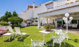 Amplia casa en venta, con amplias zonas exteriores en un complejo cerrado en Nueva Andalucía, Marbella 74701 