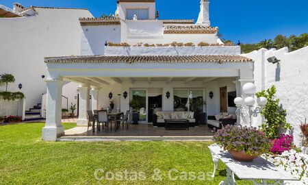 Amplia casa en venta, con amplias zonas exteriores en un complejo cerrado en Nueva Andalucía, Marbella 74702