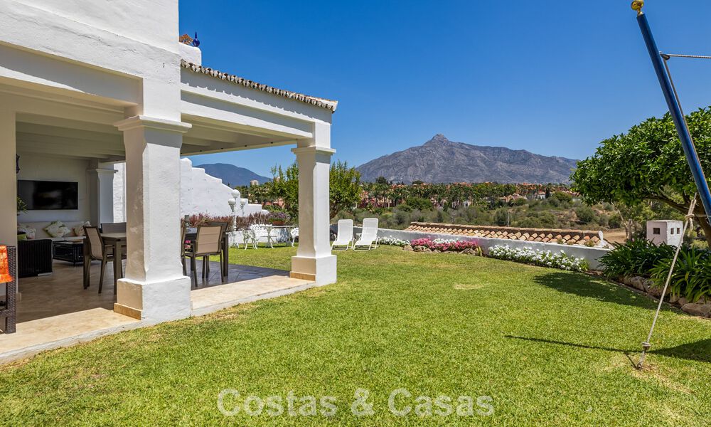 Amplia casa en venta, con amplias zonas exteriores en un complejo cerrado en Nueva Andalucía, Marbella 74705