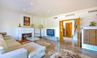 Amplia casa adosada en venta en un complejo de golf cerrado en el este de Marbella 773477 