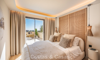 Prestigioso ático reformado con vistas panorámicas al mar en venta en el valle del golf de Nueva Andalucía, Marbella 773645 