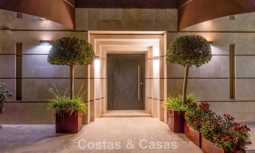 Obra maestra arquitectónica en venta con impresionantes vistas al mar en La Quinta, Benahavis - Marbella 774021