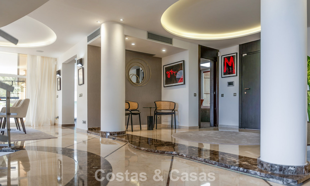 Obra maestra arquitectónica en venta con impresionantes vistas al mar en La Quinta, Benahavis - Marbella 774037