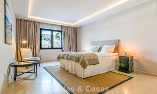 Villa de lujo con diseño mediterráneo atemporal en venta en una cotizada zona de golf de Nueva Andalucía, Marbella 773712 