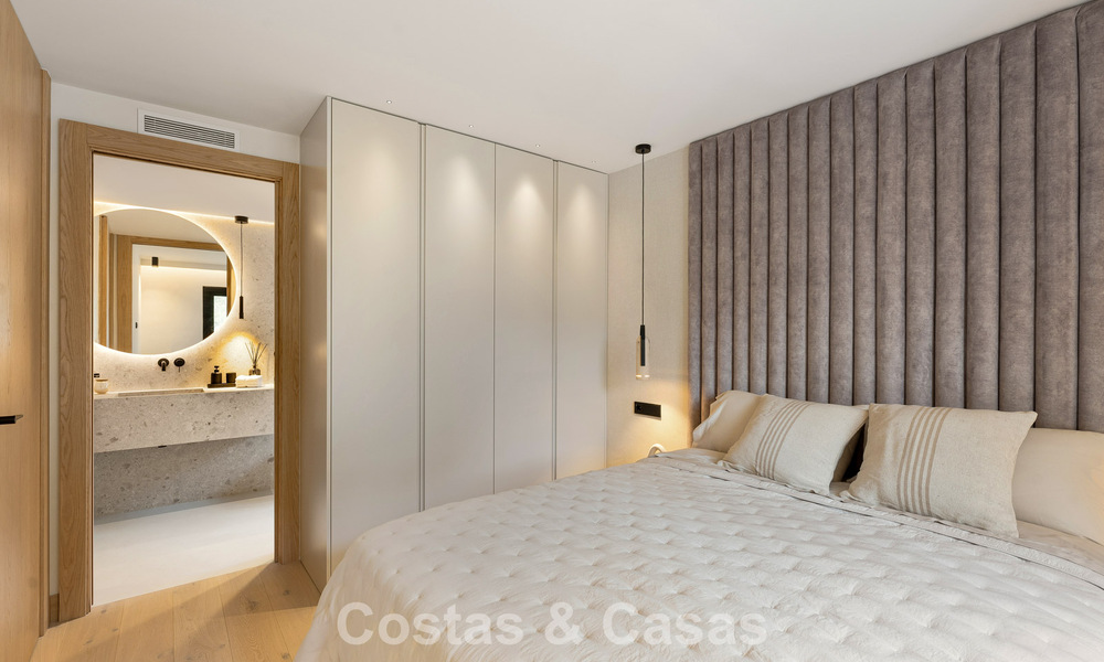 Apartamento de lujo renovado en venta con vistas panorámicas al mar en el valle del golf de Nueva Andalucía, Marbella 773778