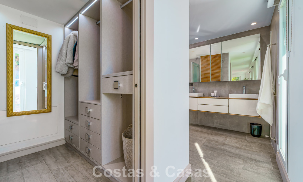 Hermosa villa de lujo con casa de invitados independiente en venta en Nueva Andalucía, Marbella 774064