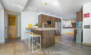 Hermosa villa de lujo con casa de invitados independiente en venta en Nueva Andalucía, Marbella 774073 