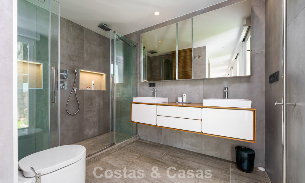 Hermosa villa de lujo con casa de invitados independiente en venta en Nueva Andalucía, Marbella 774086