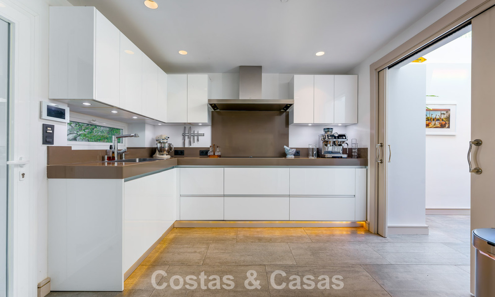 Hermosa villa de lujo con casa de invitados independiente en venta en Nueva Andalucía, Marbella 774092
