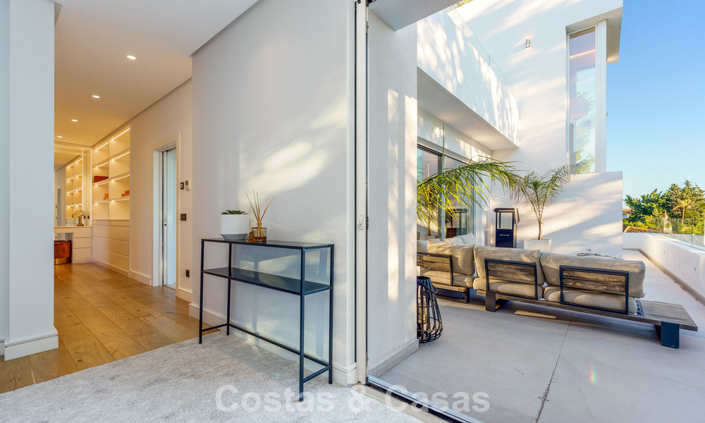 Hermosa villa de lujo con casa de invitados independiente en venta en Nueva Andalucía, Marbella 774096