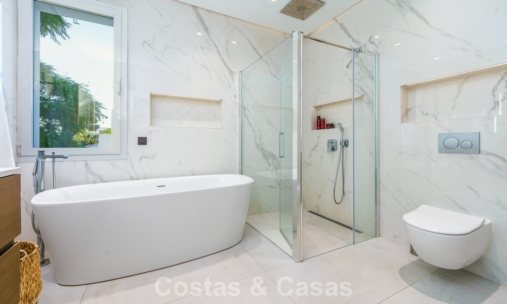 Hermosa villa de lujo con casa de invitados independiente en venta en Nueva Andalucía, Marbella 774116