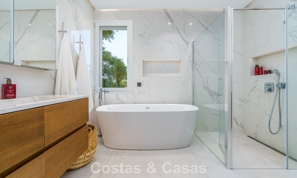 Hermosa villa de lujo con casa de invitados independiente en venta en Nueva Andalucía, Marbella 774121