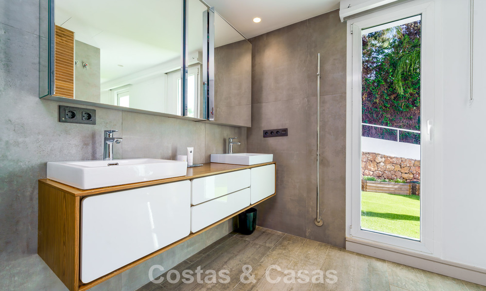 Hermosa villa de lujo con casa de invitados independiente en venta en Nueva Andalucía, Marbella 774123