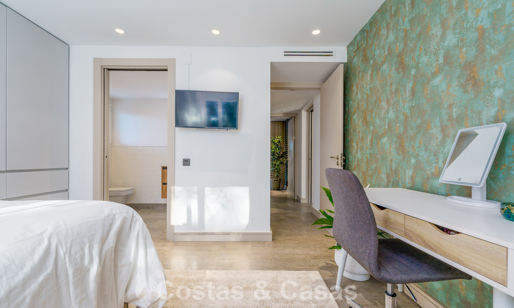 Hermosa villa de lujo con casa de invitados independiente en venta en Nueva Andalucía, Marbella 774124
