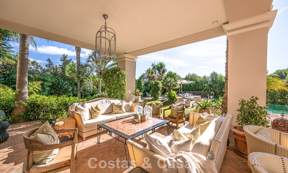 Impresionante villa de lujo en venta en una prestigiosa urbanización a poca distancia de la playa en Guadalmina Baja, Marbella 773969