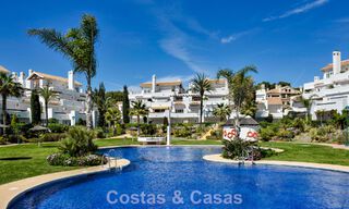 Lujoso apartamento reformado con vistas al mar en venta en un exclusivo complejo de playa en Los Monteros, Marbella Este 776648 
