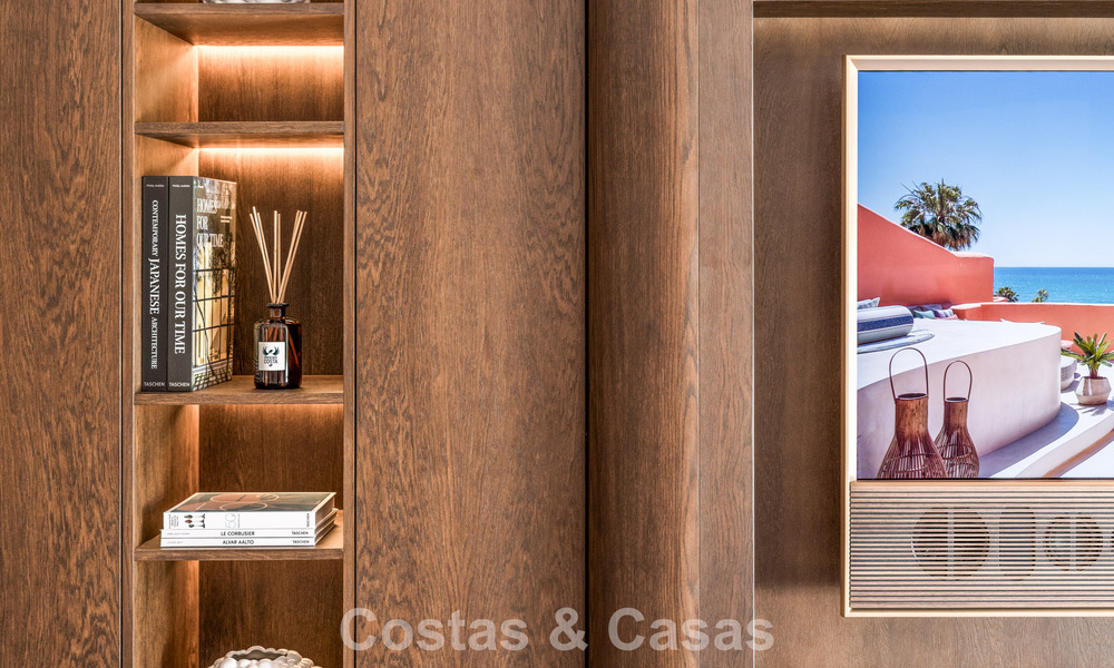 Lujoso apartamento reformado con vistas al mar en venta en un exclusivo complejo de playa en Los Monteros, Marbella Este 778330