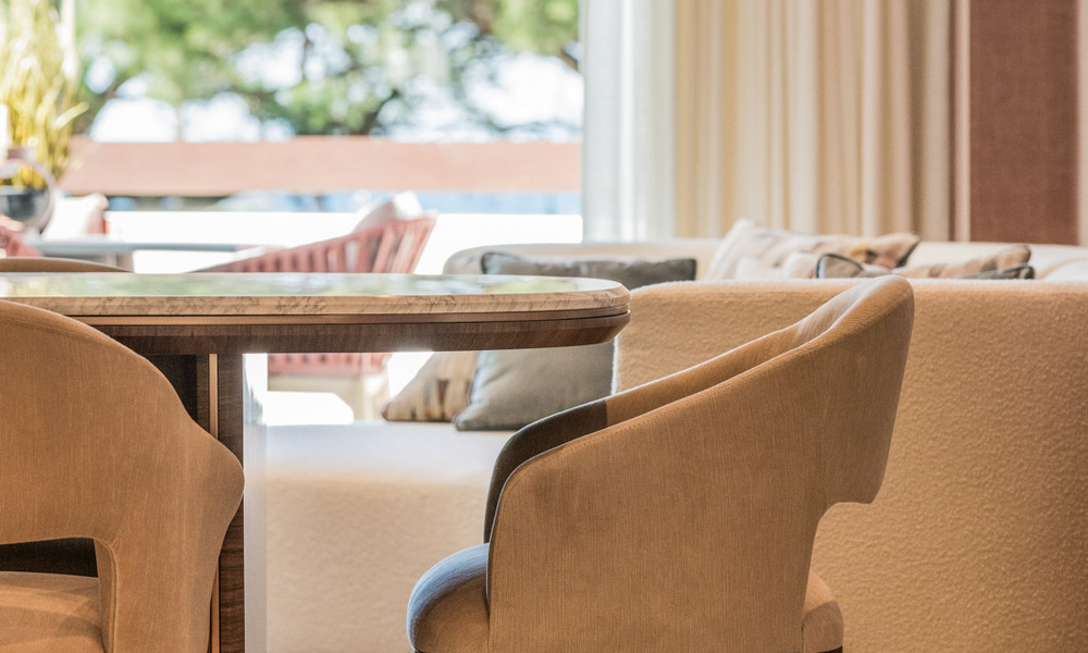 Lujoso apartamento reformado con vistas al mar en venta en un exclusivo complejo de playa en Los Monteros, Marbella Este 778337