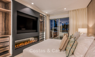 Lujoso apartamento reformado con vistas al mar en venta en un exclusivo complejo de playa en Los Monteros, Marbella Este 778339 