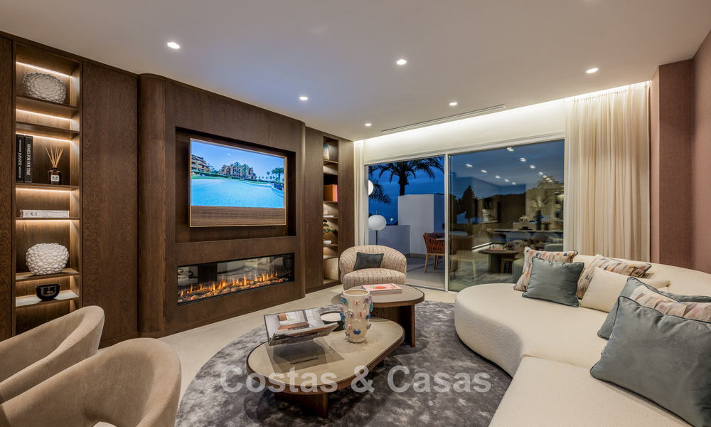 Lujoso apartamento reformado con vistas al mar en venta en un exclusivo complejo de playa en Los Monteros, Marbella Este 778345