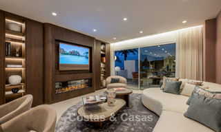 Lujoso apartamento reformado con vistas al mar en venta en un exclusivo complejo de playa en Los Monteros, Marbella Este 778345 