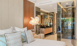 Lujoso apartamento reformado con vistas al mar en venta en un exclusivo complejo de playa en Los Monteros, Marbella Este 778347 