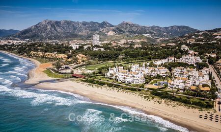 Lujoso apartamento reformado con vistas al mar en venta en un exclusivo complejo de playa en Los Monteros, Marbella Este 778350