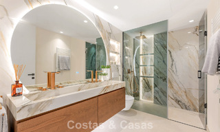 Lujoso apartamento reformado con vistas al mar en venta en un exclusivo complejo de playa en Los Monteros, Marbella Este 778360 