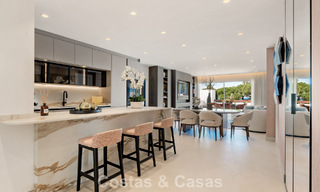 Lujoso apartamento reformado con vistas al mar en venta en un exclusivo complejo de playa en Los Monteros, Marbella Este 778362 