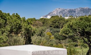 Lujoso apartamento reformado con vistas al mar en venta en un exclusivo complejo de playa en Los Monteros, Marbella Este 778364 